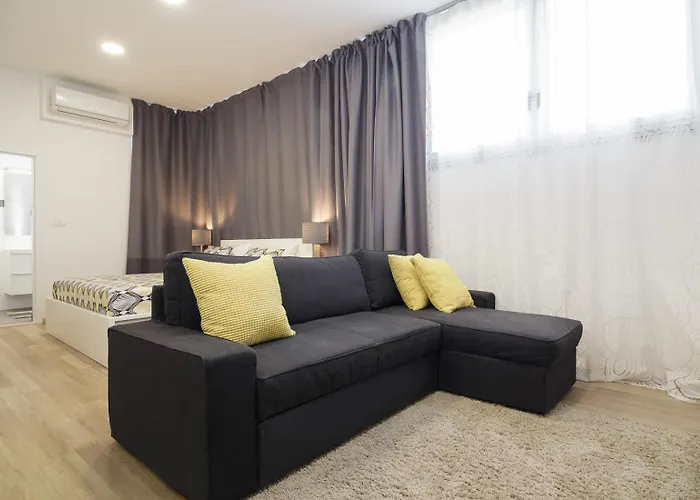 Apartment Aspalathos Centar Holiday Home Split - City Center, A Few Minutes' Walking Distance To The Unesco Palace, Parking Lot In Front Of The Apartment Spalato