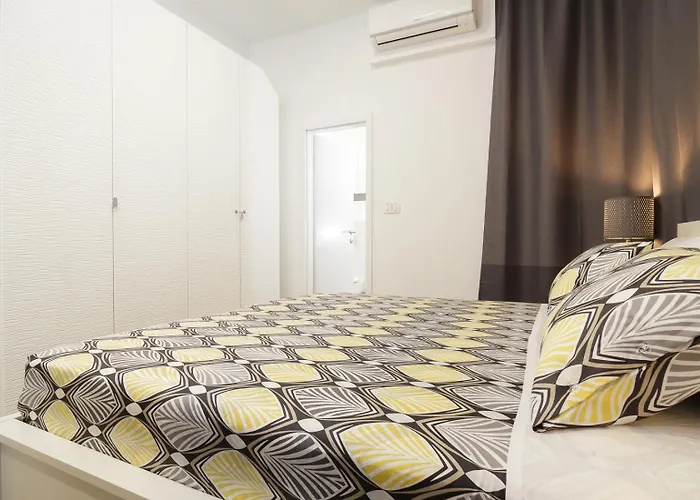 Apartment Aspalathos Centar Holiday Home Split - City Center, A Few Minutes' Walking Distance To The Unesco Palace, Parking Lot In Front Of The Apartment Spalato