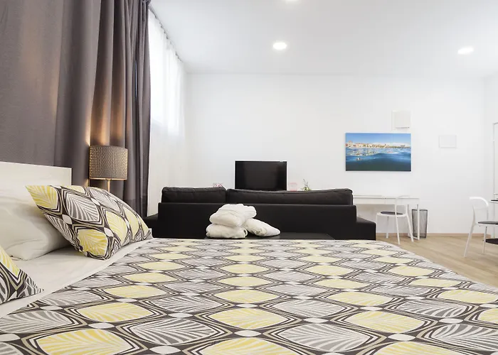 Apartment Aspalathos Centar Holiday Home Split - City Center, A Few Minutes' Walking Distance To The Unesco Palace, Parking Lot In Front Of The Apartment Spalato